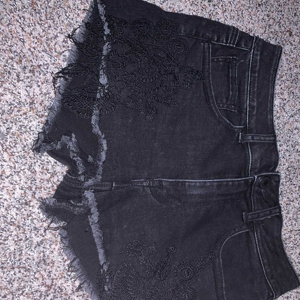 American Eagle women’s size 6 black jean shorts